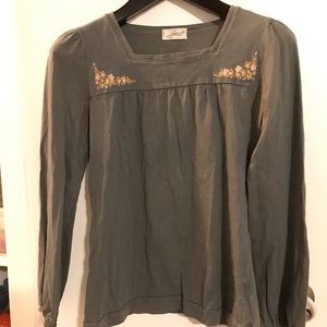 Locher’s long sleeved shirt w embroidery detail